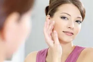 ऑयली स्किन से पाना है छुटकारा तो अपनाएं ये ब्यूटी हैक्स