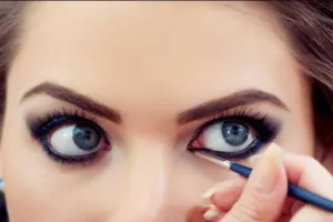 अगर आप भी रोज लगाती हैं काजल तो हो जाएं सावधान, हो सकते हैं ये नुकसान