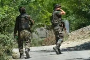 जम्मू-कश्मर: पुंछ जिले में आतंकवादियों के साथ मुठभेड़, दो सैन्यकर्मी शहीद