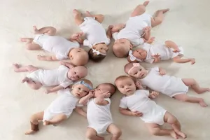 महिला और उसके पति को मिला सरप्राइज, सात बच्चों को एक साथ दिया जन्म