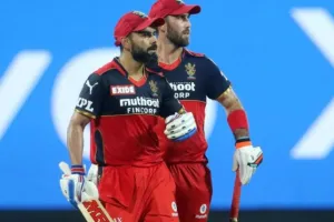 मैक्सवेल ने अपनी सफलता का श्रेय कोहली और डिविलियर्स को दिया