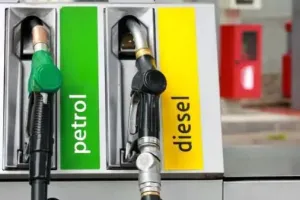 पेट्रोल 111 रुपए और डीजल 100 रुपए के पार पहुंचा