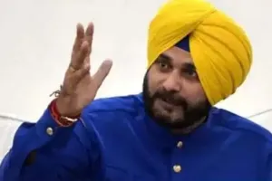 सिद्धू ने साधा निशाना, कहा- 54 घंटे होने के बाद भी नहीं किया प्रियंका गांधी को कोर्ट में पेश