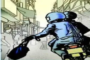 रामपुर: बाइक सवार बदमाशों ने लूटा महिला का पर्स