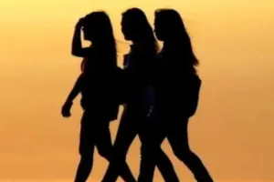 रामपुर: सौतेली मां के व्यवहार से तंग आकर छोड़ा बहनों ने घर