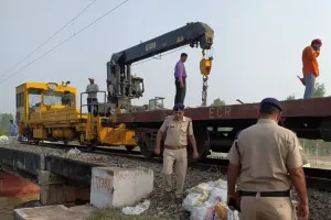 रामपुर: कुंडा मंदिर के पास रेल लाइन धंसी, ट्रेन संचालन रोका