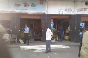 रामपुर में मुंबई से आई टीम ने हार्डवेयर की चार दुकानों पर मारा छापा