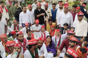 बरेली: अखिलेश को हिरासत में लेने पर सपा कार्यकर्ताओं में भड़का आक्रोश