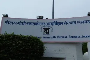 SGPGI में दोनों डोज लगवाने के बाद भी RT-PCR जांच के बिना नहीं मिल रहा इलाज