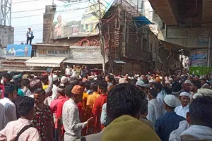 बरेली: इस्लामियां जाने से रोकने पर भड़के जायरीन, श्यामगंज में पुलिस पर पथराव