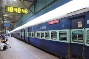 रेलवे ने जारी किया अलर्ट: भारी बारिश की वजह से कई ट्रेनें रद, हेल्पलाइन नंबर भी जारी