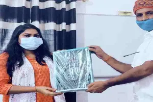 अमेठी: समाजसेवी पी.के. तिवारी ने नवागत BDO प्रीति वर्मा का किया सम्मान