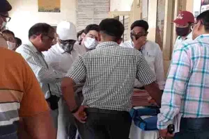 हरदोई: बालामऊ-लखनऊ पैसेंजर के संचालन के लिए मण्डल रेल प्रबंधक को सौंप ज्ञापन