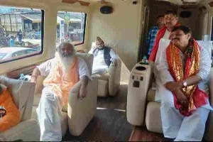 यूपी: शिवपाल के रथ पर सवार हुए कांग्रेसी नेता कृष्णम, बना चर्चा का विषय