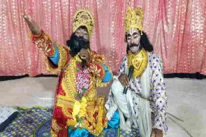 रायबरेली: रामलीला में कलाकारों का जीवंत अभिनय देख दर्शक हुए मंत्रमुग्ध