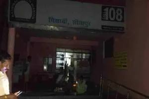 सीतापुर: पिसावां सीएचसी पर स्टाफ नदारद, प्रसूता ने फर्स पर दिया बच्चे को जन्म