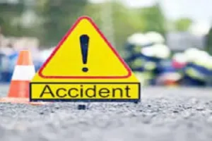 रामपुर : तेज रफ्तार बस ने स्कूल वैन को मारी टक्कर, एक दर्जन से ज्यादा बच्चे घायल