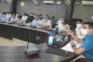 आजमगढ़: डीएम का बड़ा आदेश, नवंबर तक गड्ढा मुक्त होनी चाहिए सड़कें