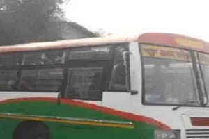 लखनऊ: रोडवेज बसों की कमी, डग्गामार वाहनों के लिए बनी संजीवनी