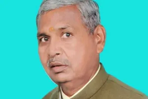 पीलीभीत: बिलसंडा के कुरैया कलां गांव में विधायक को दिखाए काले झंडे