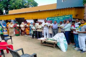 उद्यान विभाग कैंप लगाकर वितरित किया गया मिनी बीज किट, दी गई जानकारी