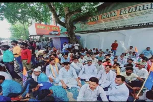 पुलिस को चकमा देकर हरदोई से सैकड़ों कांग्रेसी पहुंचे सीतापुर