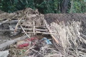 सुल्तानपुर: बारिश के बीच छप्पर गिरने से महिला की मौत