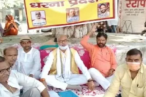 रायबरेली: लाखों की दवा जलाने पर शुरू हुआ विरोध प्रदर्शन