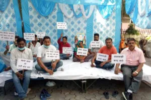 हल्द्वानी: नगर निगम के अधिकारियों पर लगाया पक्षपात का आरोप, क्रमिक अनशन पर डटे रहे सफाई कर्मचारी