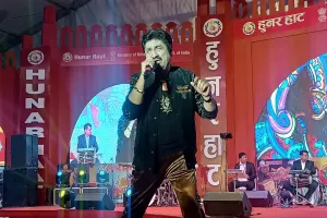 रामपुर: चांद से परदा कीजिए कहीं चुरा न ले चेहरे का नूर पर खूब बजी तालियां