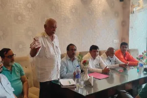 बरेली: व्यापारियों ने बीडीए को बताया भ्रष्ट, बोले- कागजात और नक्शा मांगकर सील करने की देते है धमकी