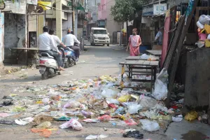 बरेली: दिवाली पर सफाई कर्मियों की छुट्टी, कचरे के लगे ढेर