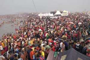 अमरोहा : कार्तिक पूर्णिमा पर 25 लाख श्रद्धालुओं ने लगाई गंगा में आस्था की डुबकी