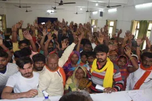 अयोध्या: कच्ची शराब के खिलाफ ग्रामीणों का तहसील दिवस पर प्रदर्शन