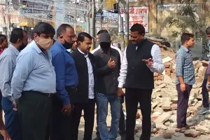 बरेली: खुदाई का विरोध कर रहे दुकानदारों से भिड़े ठेकेदार के लोग