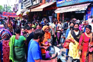 हल्द्वानी: धनतेरस आज,महंगाई की मार, फिर भी बाजार गुलजार