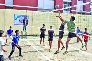 हल्द्वानी: बच्चों को नंगे पैर और प्यासा दौड़ा कर कराया जा रहा खेल महाकुंभ