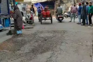 बरेली: आजमनगर में बगिया वाली सड़क पर चलना हुआ मुहाल