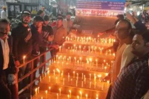 हल्द्वानी: सपा ने आंदोलनकारियों का किया सम्मान, जलाई 21 सौ मोमबत्तियां