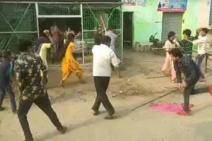 संभल : दो पक्षों में चले लाठी-डंडे, दो घायल