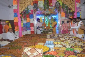 अयोध्या के मंदिरों में मनाया गया अन्नकूट महोत्सव, भगवान को लगा छप्पन भोग
