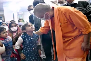 मूक-बधिर बच्चों को नवजीवन देने को आगे आएं चिकित्सक : सीएम योगी