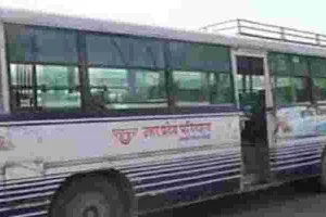 लखनऊ: वाहनों की कमी यात्रियों के लिए बन रही मुसीबत, जानें कैसे?