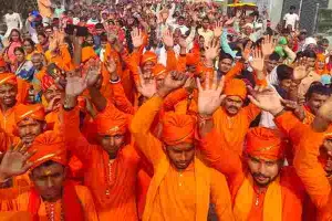 आस्था की डगर पर उतरे लाखों नंगे पांव, जय श्री राम के जयकारों से गूंजी अयोध्या