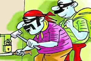 मिर्जापुर: चोरों ने सेंधमारी कर 70 बकरियों समेत जेवरात व नकदी किए पार