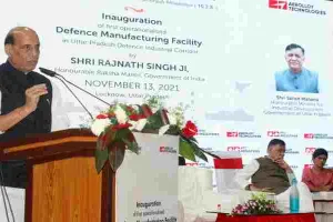 सार्वजनिक व निजी क्षेत्र को दूर रखकर देश का विकास संभव नहीं : राजनाथ सिंह