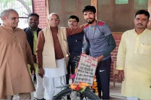 भविष्य बद्री का रज साइकिल से लेकर सौरभ पहुंचे अयोध्या, जानें वजह