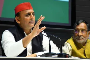 सपा की पूर्वांचल विजय यात्रा के जनसमर्थन से डरी केंद्र सरकार : अखिलेश यादव