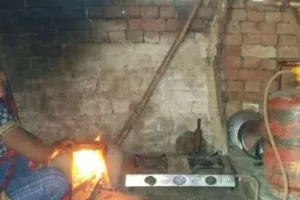 अमेठी: महंगाई की मार से जनता परेशान, गैस सिलेंडर से टूटा मोह