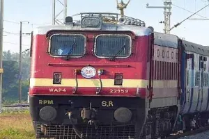 सीतापुर: युवक ने ट्रेन से कट कर दी जान, जानें वजह